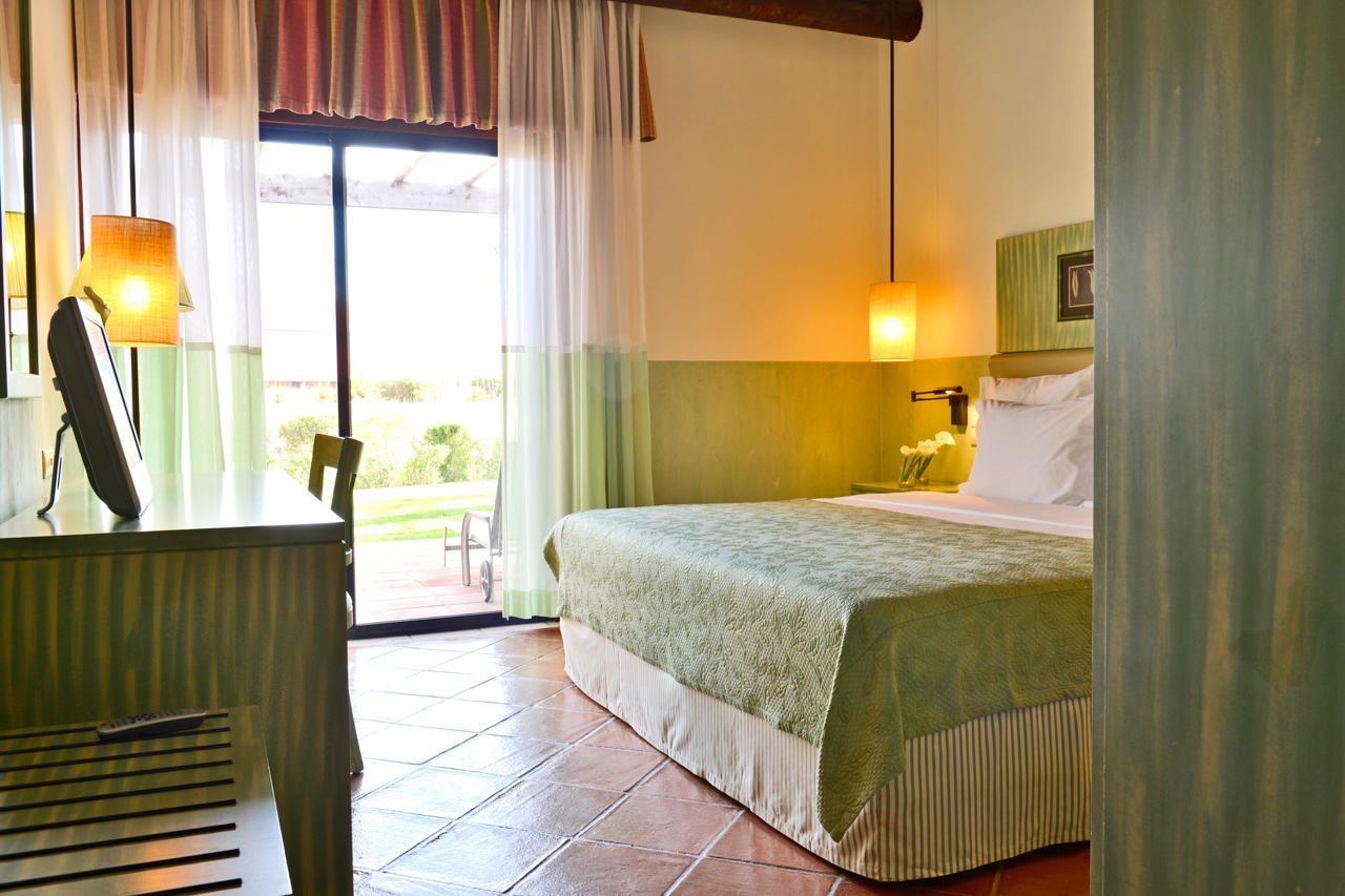 فندق بيستانا فيلا سول غولف آند ريزورت فيلامورا المظهر الخارجي الصورة A room at the hotel
