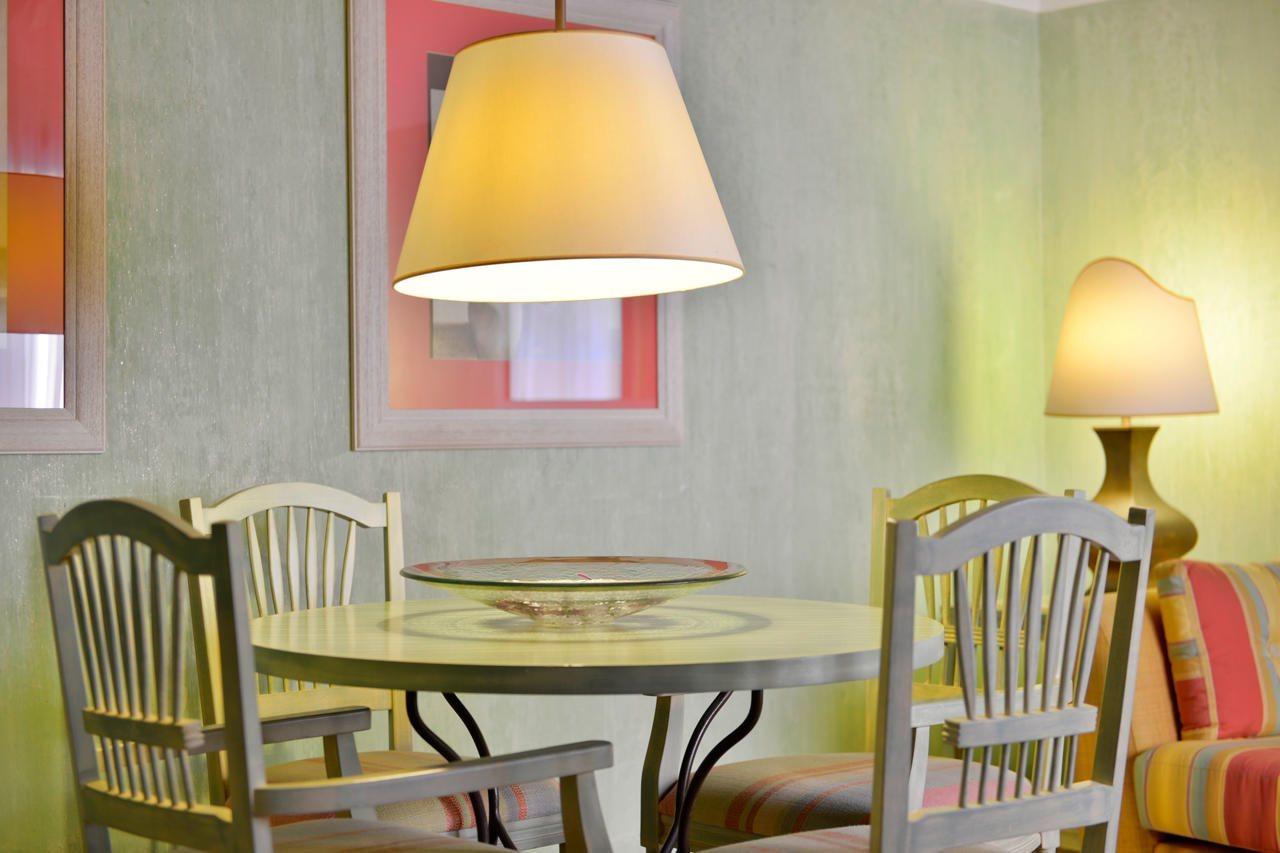 فندق بيستانا فيلا سول غولف آند ريزورت فيلامورا المظهر الخارجي الصورة A table lamp