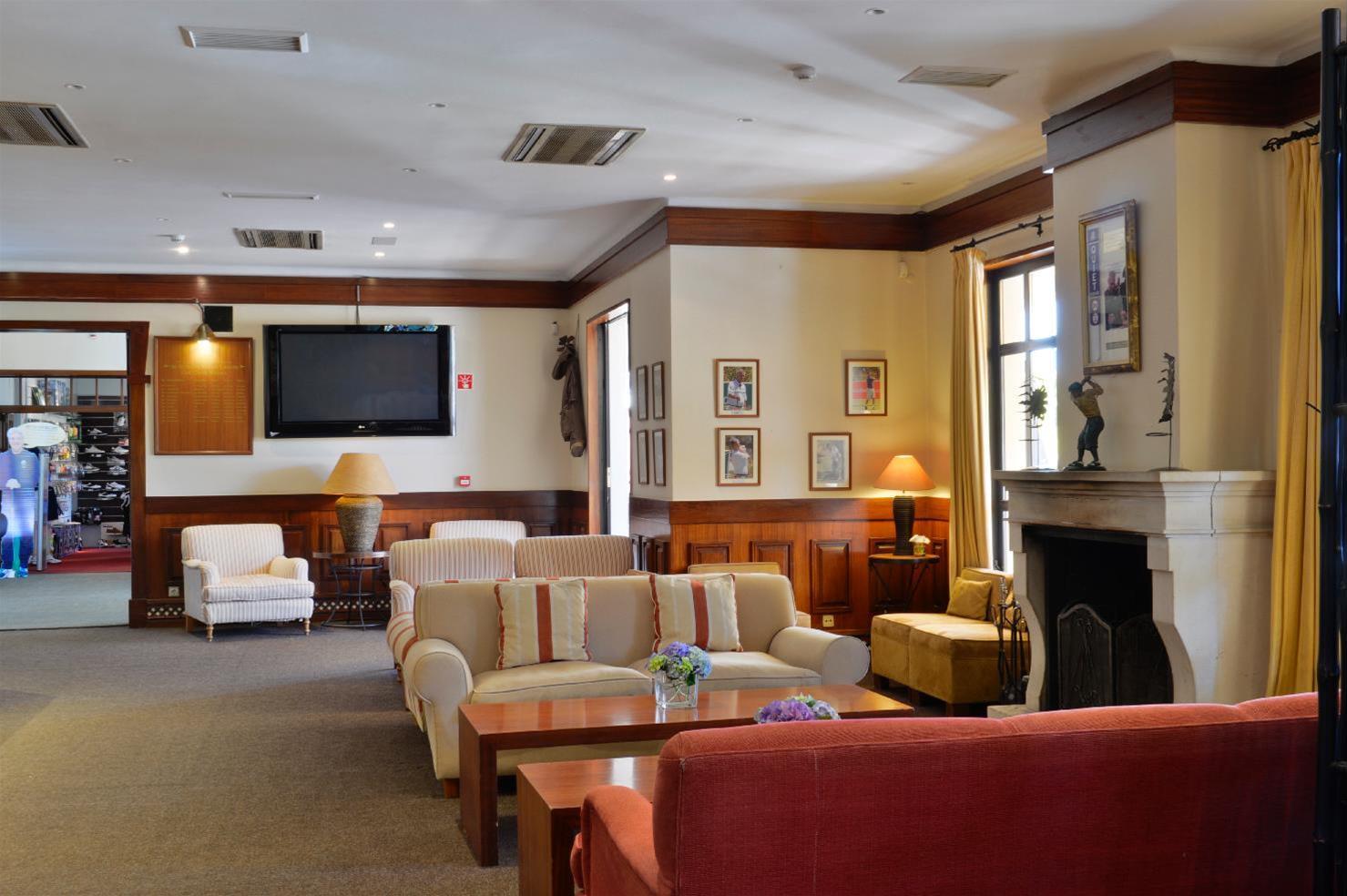 فندق بيستانا فيلا سول غولف آند ريزورت فيلامورا المظهر الخارجي الصورة The lobby of the Inn at the Opera
