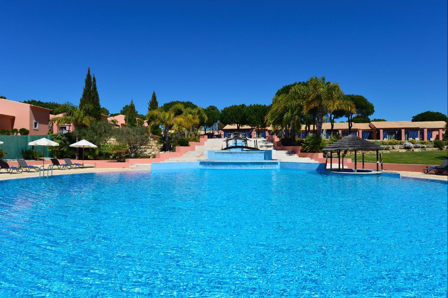 فندق بيستانا فيلا سول غولف آند ريزورت فيلامورا المظهر الخارجي الصورة The resort's main swimming pool