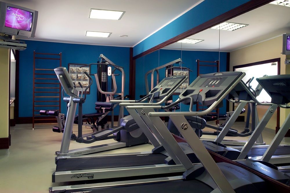 فندق بيستانا فيلا سول غولف آند ريزورت فيلامورا المظهر الخارجي الصورة The gym at the hotel