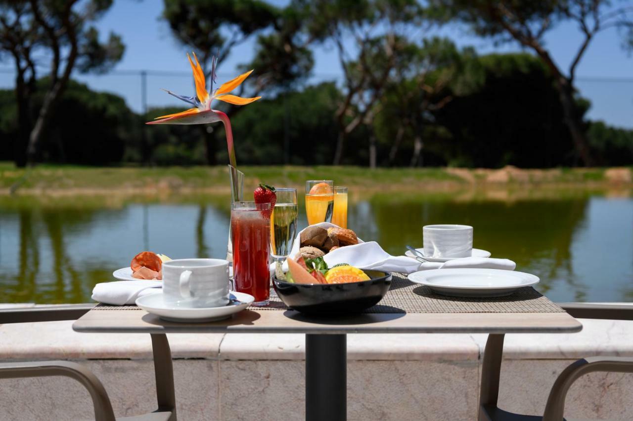 فندق بيستانا فيلا سول غولف آند ريزورت فيلامورا المظهر الخارجي الصورة Breakfast at the Hotel