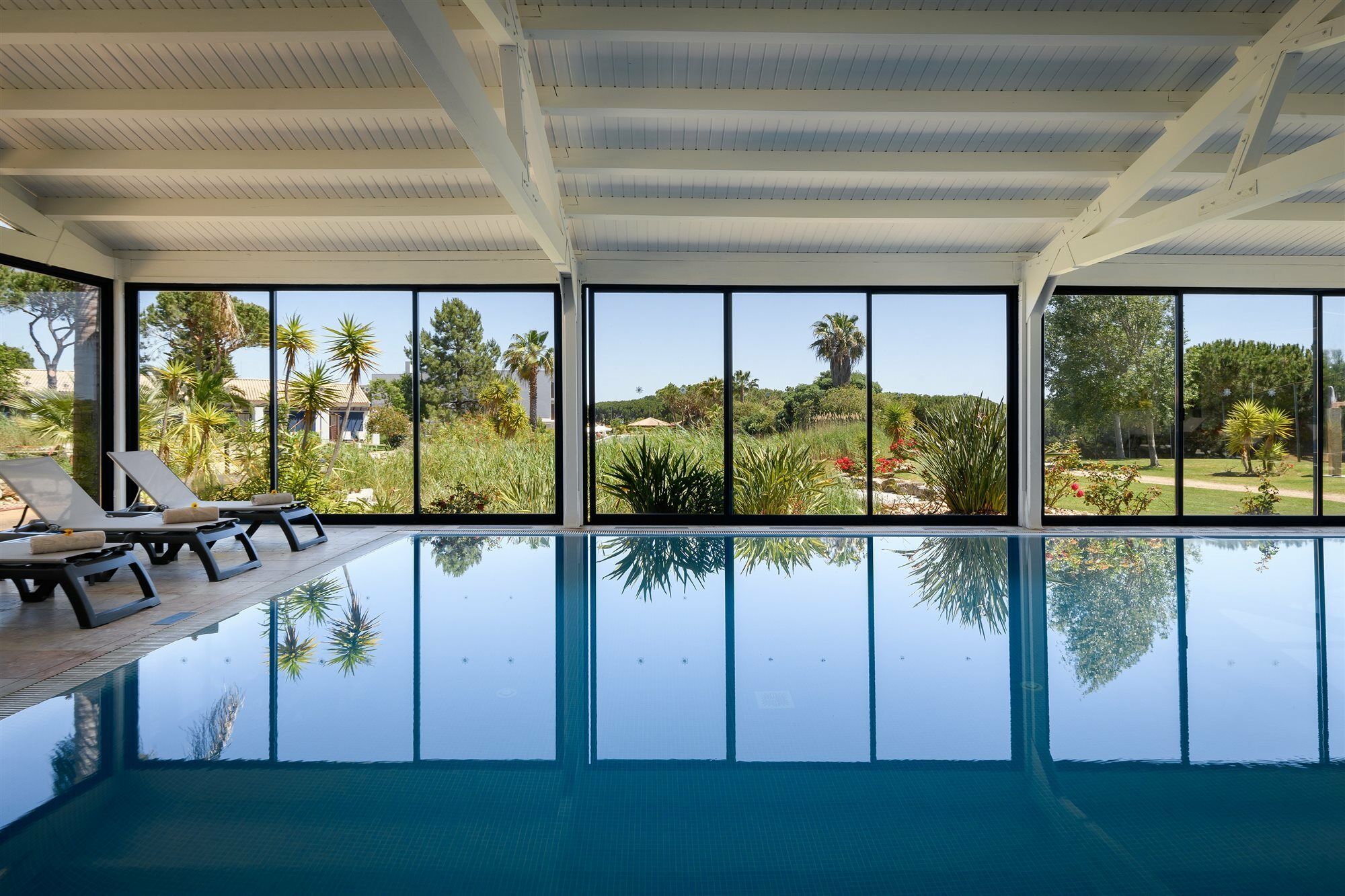 فندق بيستانا فيلا سول غولف آند ريزورت فيلامورا المظهر الخارجي الصورة The swimming pool at the clubhouse