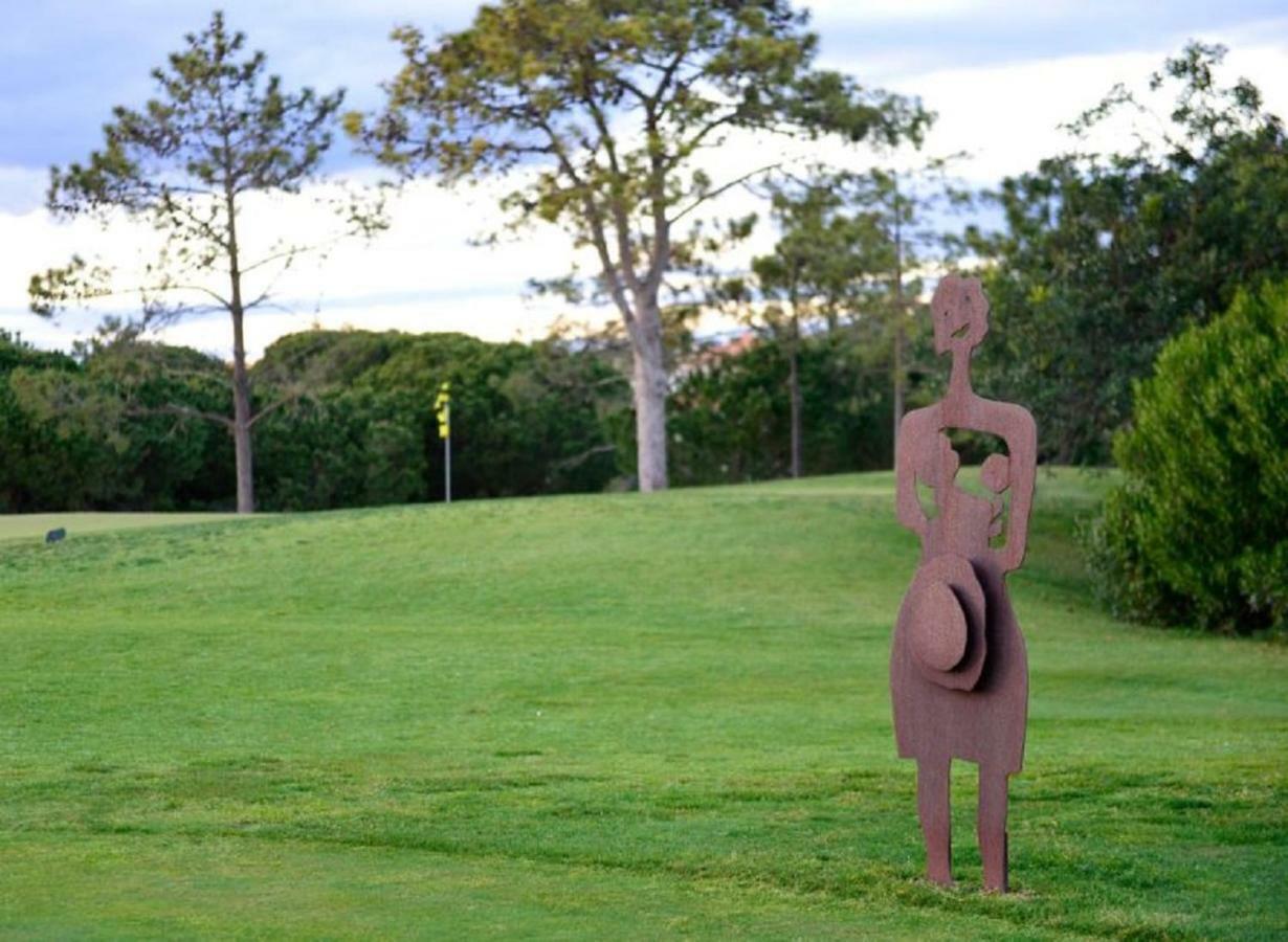فندق بيستانا فيلا سول غولف آند ريزورت فيلامورا المظهر الخارجي الصورة Sculpture in the grounds of the University of Queensland, St Lucia campus