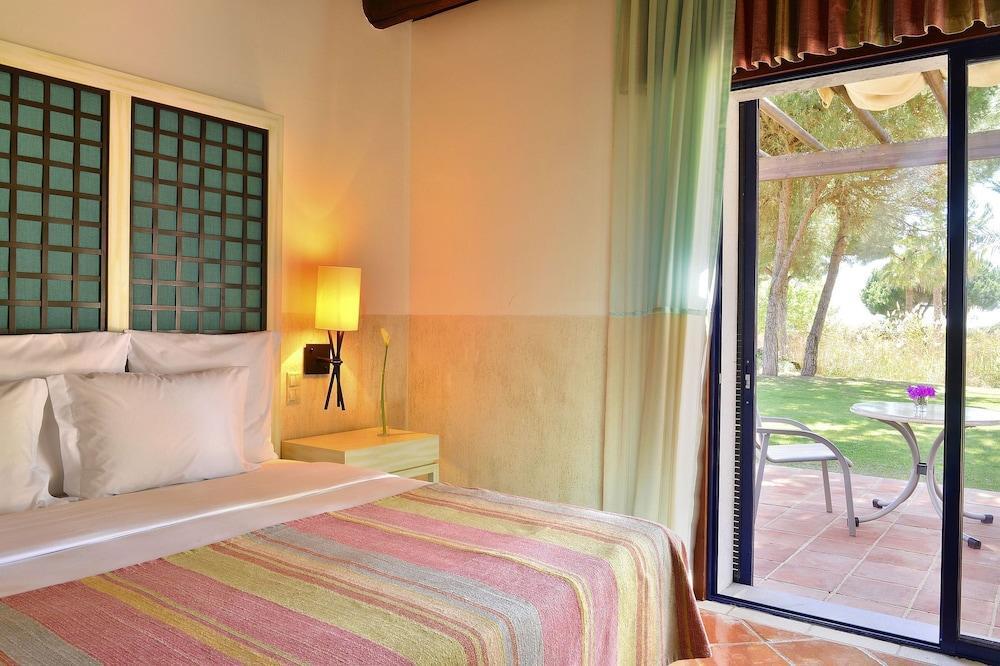 فندق بيستانا فيلا سول غولف آند ريزورت فيلامورا المظهر الخارجي الصورة A room at the hotel